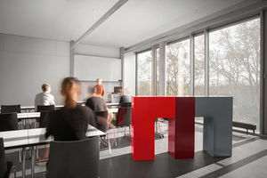 Unsere Räumlichkeiten bieten genügend Freiraum und modernste Ausstattung, um sich voll auf das Studieren konzentrieren zu können.