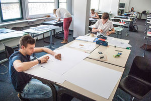 Allen Ausbildungsgängen ist das Erlernen von traditionellem Handwerk gemein.