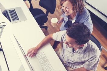 Studierende vor dem Computer