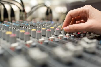 Medientechniker bei der Arbeit