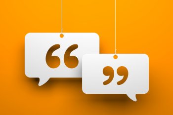 Zwei Sprechblasen mit Anführungszeichen