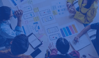 UX Designer erstellen ein Konzept für eine neue Website