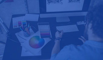 Student im Animation Studium arbeitet an Animation